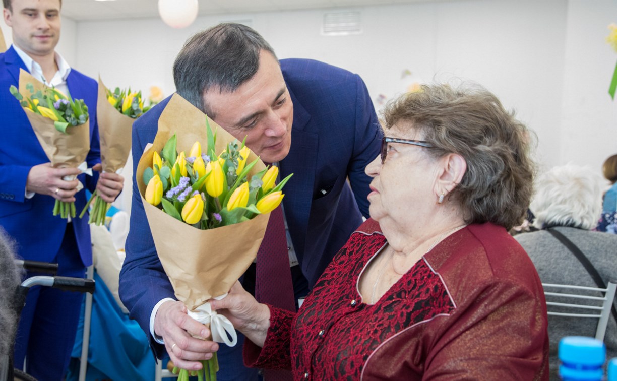 Глава Сахалина поздравил с наступающим 8 Марта женщин-инвалидов