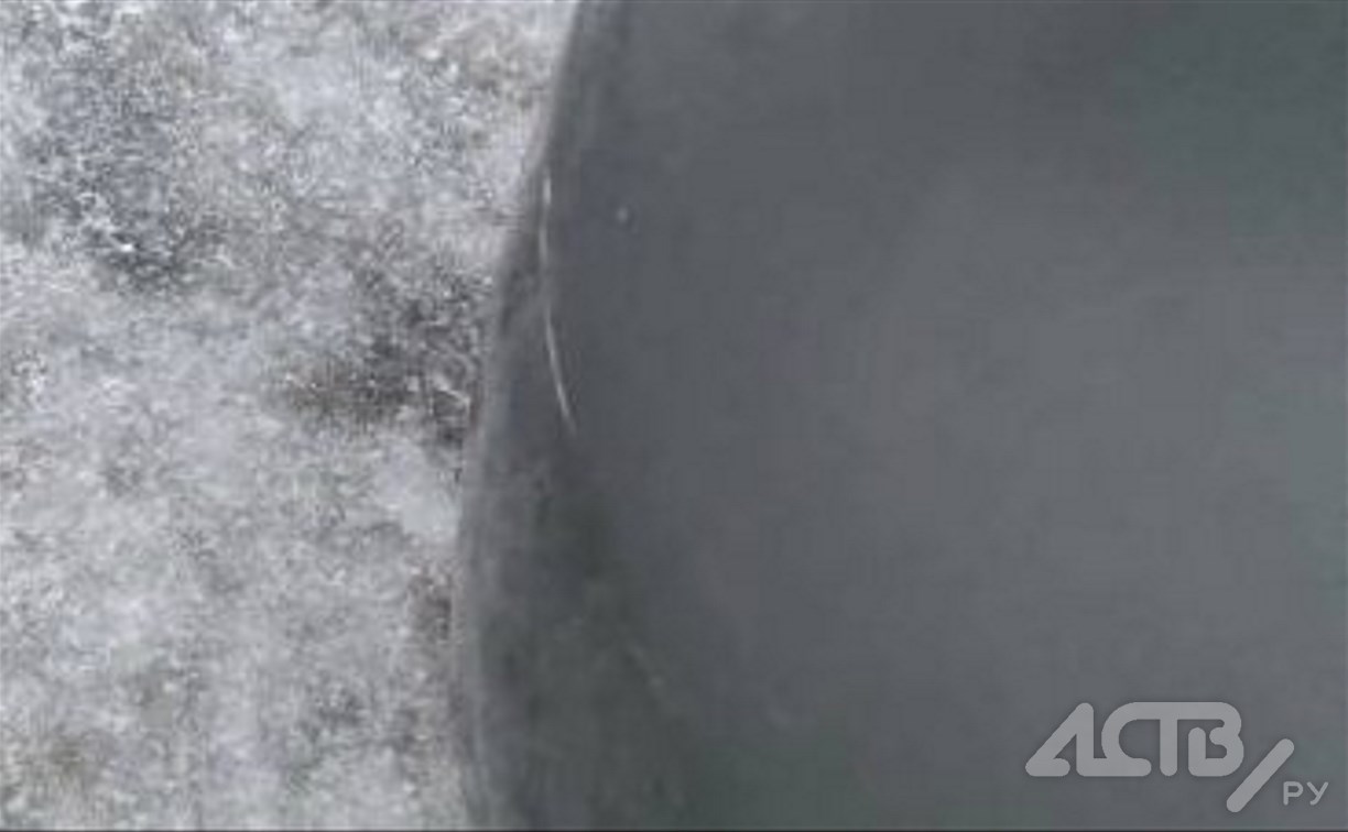 Неизвестный повредил чужой автомобиль и скрылся с места ДТП в Южно-Сахалинске