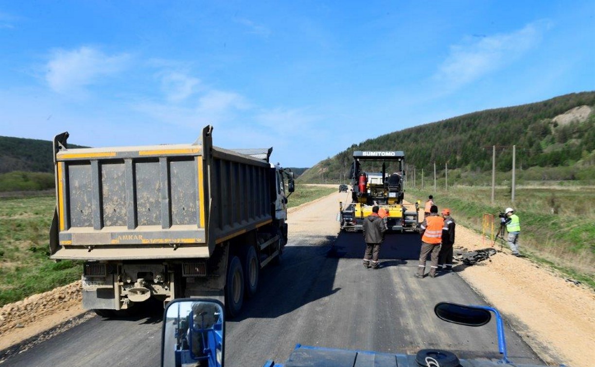 Затянувшийся капремонт отрезка дороги Лиственничное-Охотское закончат к концу 2023 года