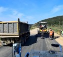 Затянувшийся капремонт отрезка дороги Лиственничное-Охотское закончат к концу 2023 года