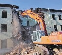 В День строителя на Сахалине вспомнили о планах снести всё ветхое жильё к 2024 году