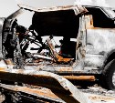 Автомобиль загорелся в боксе на Сахалине