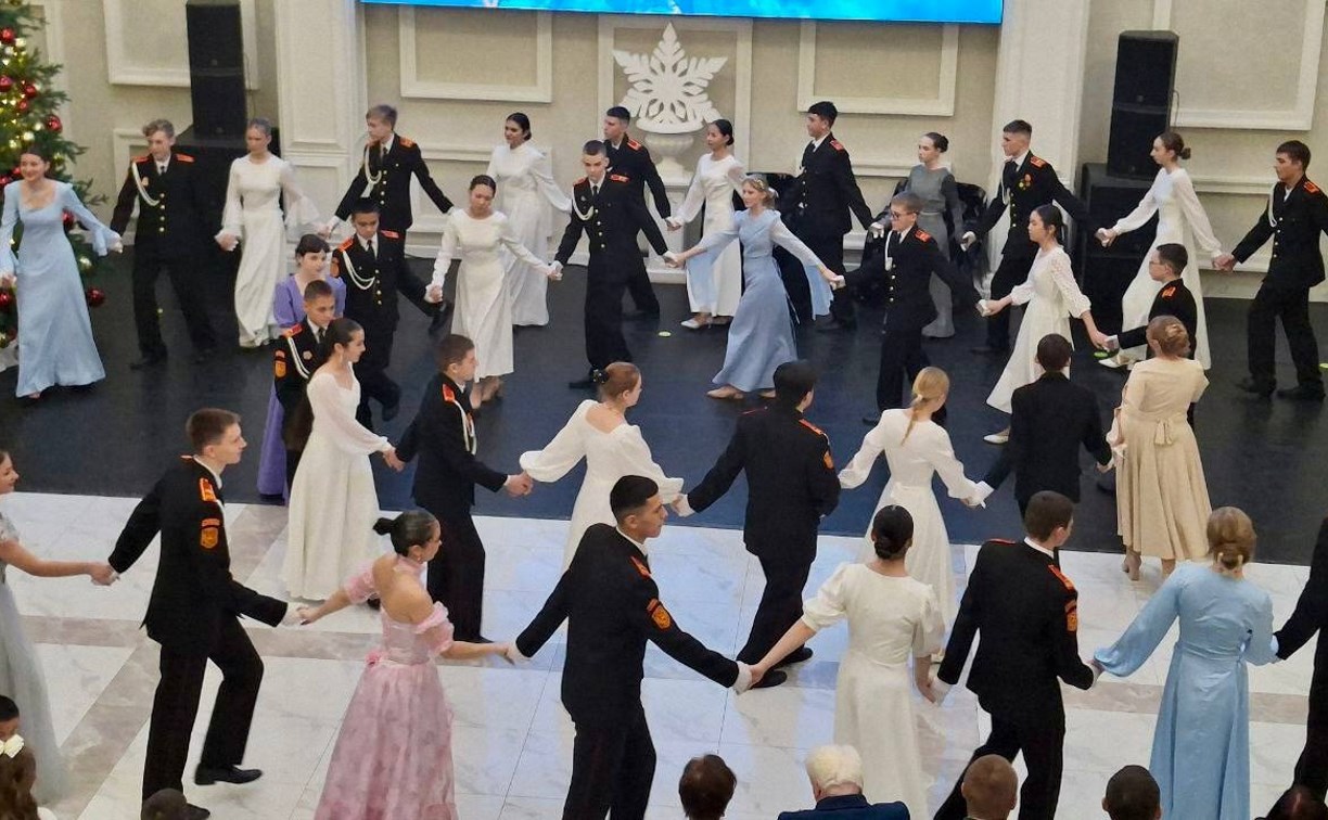 Принцев и принцесс выбрали на кадетском балу в Южно-Сахалинске