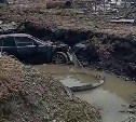 "Сердце в пятки ушло": автомобиль на скорости вылетел в овраг в Новотроицком, едва не сбив людей