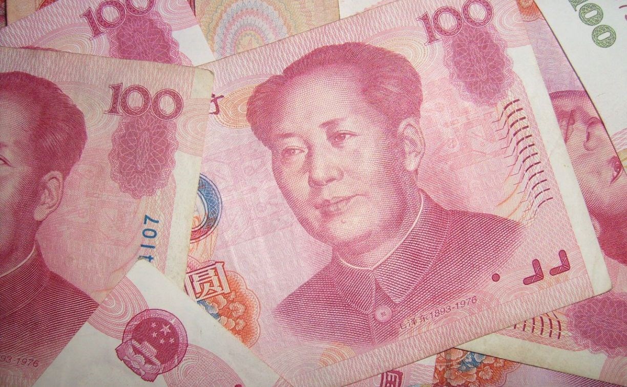 Эксперт посоветовал россиянам перевести долларовые депозиты во вклады в юанях