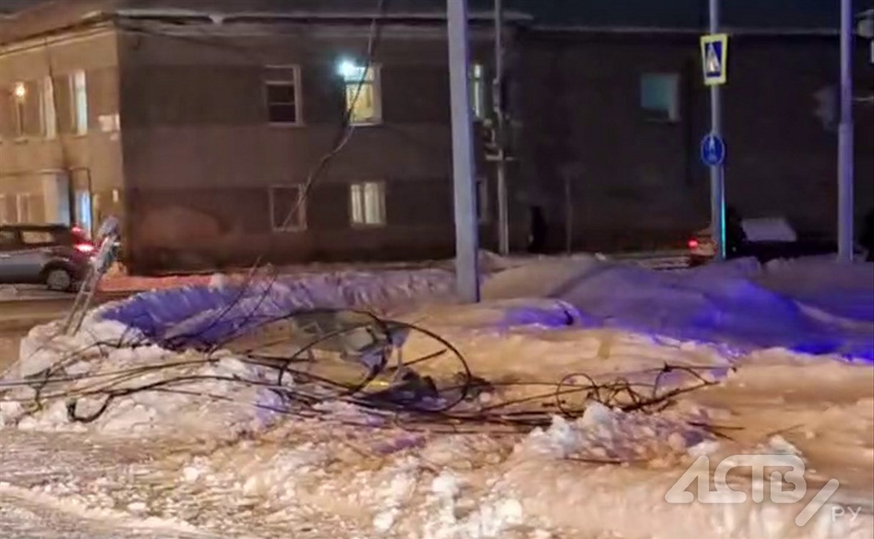 Перекрёсток остался без светофоров из-за утреннего ДТП в Южно-Сахалинске