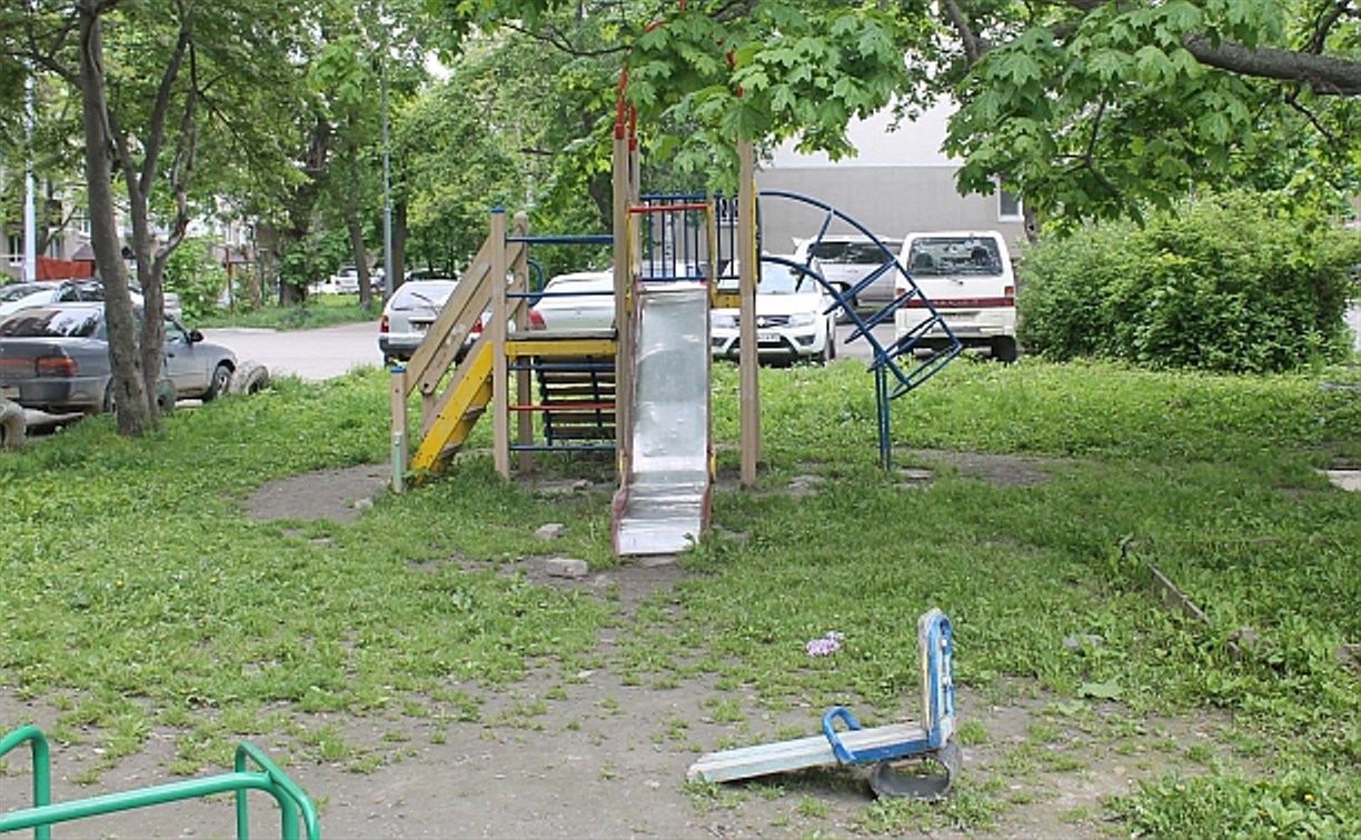 ОНФ: 33% детских площадок в Сахалинской области опасны