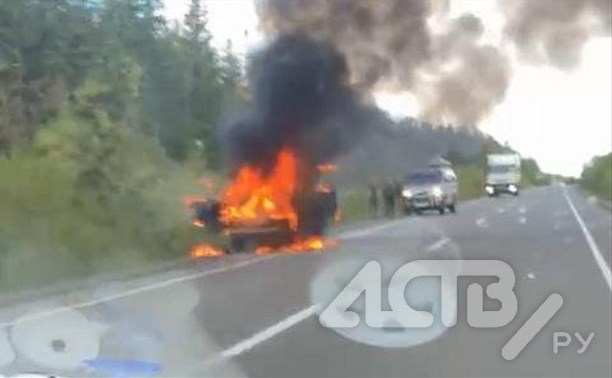 Небольшой грузовик загорелся в Поронайском районе