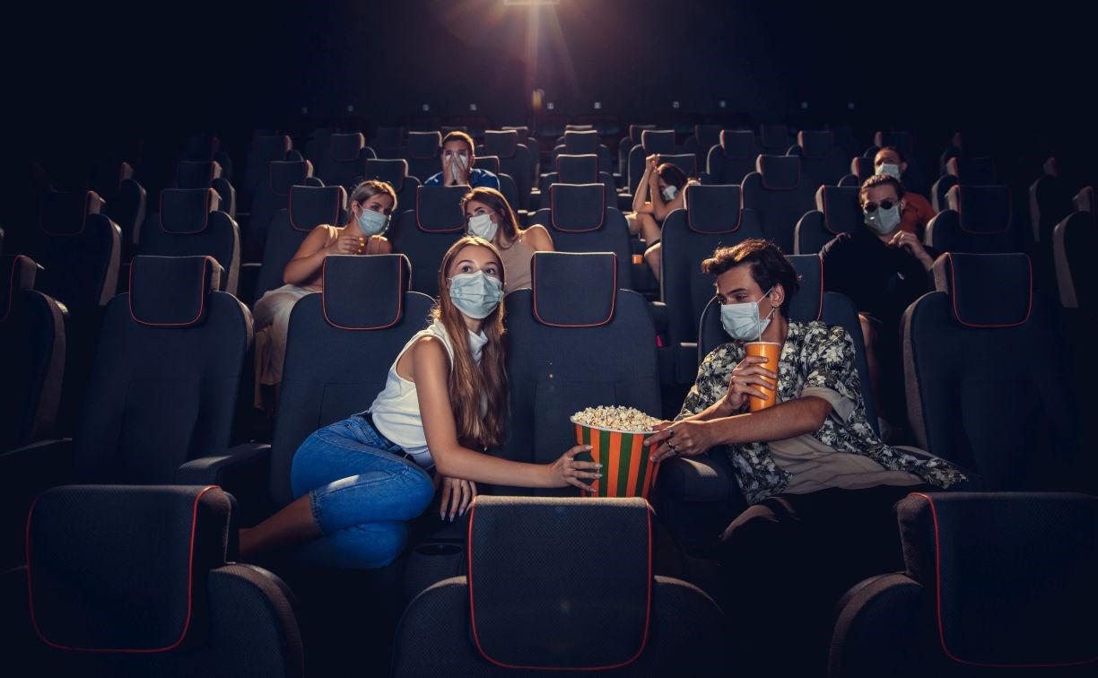 "Хватит жрать всё подряд": сахалинка попросила запретить "американскую культуру" в кинотеатре