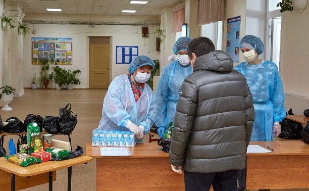 Продукты, маски и перчатки стали выдавать в школах Южно-Сахалинска