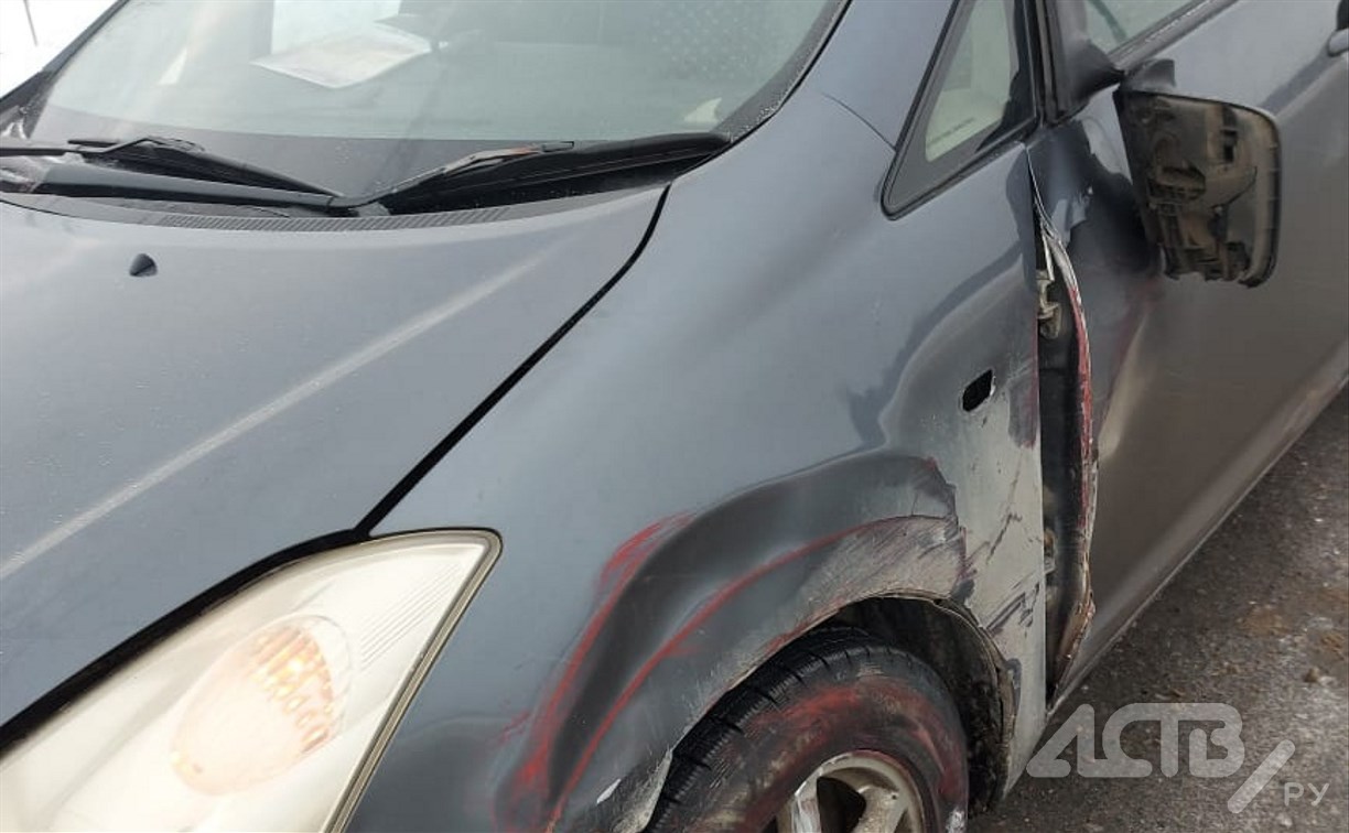 Очевидцев столкновения Toyota Wish и Toyota Hiace ищут в Южно-Сахалинске