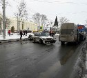 В центре Южно-Сахалинска столкнулись четыре автомобиля