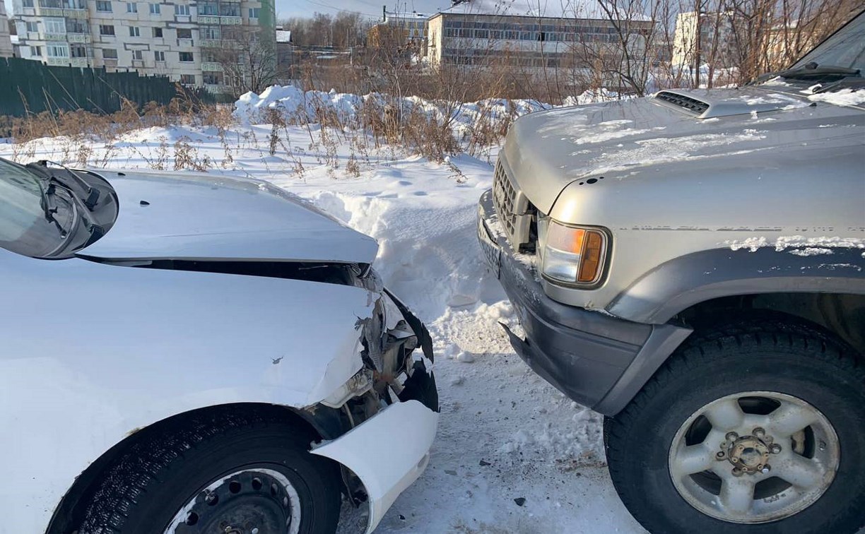 В Охе пассажирка "Тойоты" получила перелом в результате ДТП