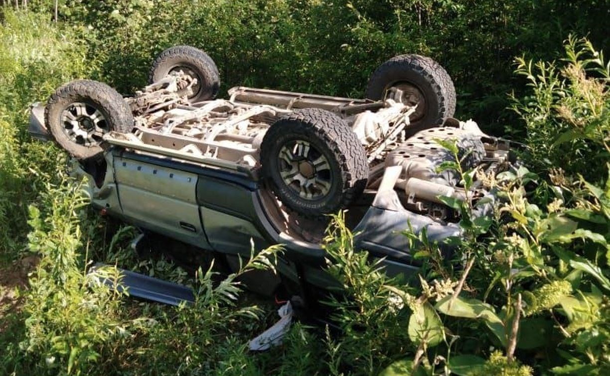 Автомобиль приземлился на крышу в результате ДТП на трассе в Поронайском районе Автомобиль приземлился на крышу в результате ДТП на трассе в Поронайском районе