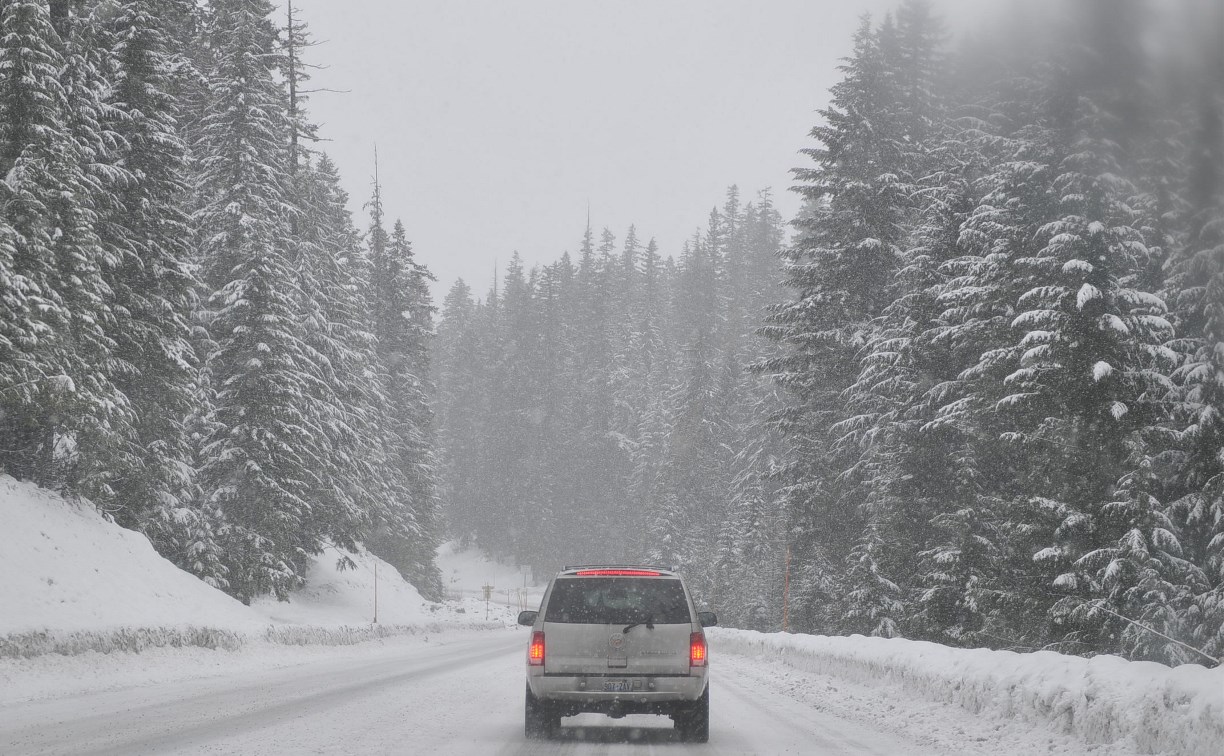 Часть дорог вновь закрыли на Сахалине из-за метели: актуальная информация на 12 января