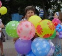 Цветами, воздушными шарами и малиной порадовали прекрасные девушки южносахалинцев (ФОТО)