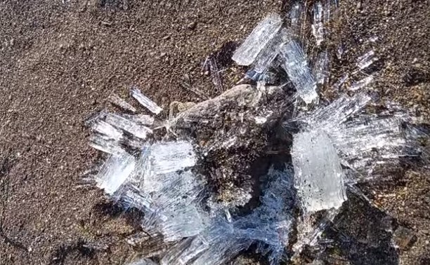 Необычный лёд, разлетающийся иголочками, нашли на Сахалине