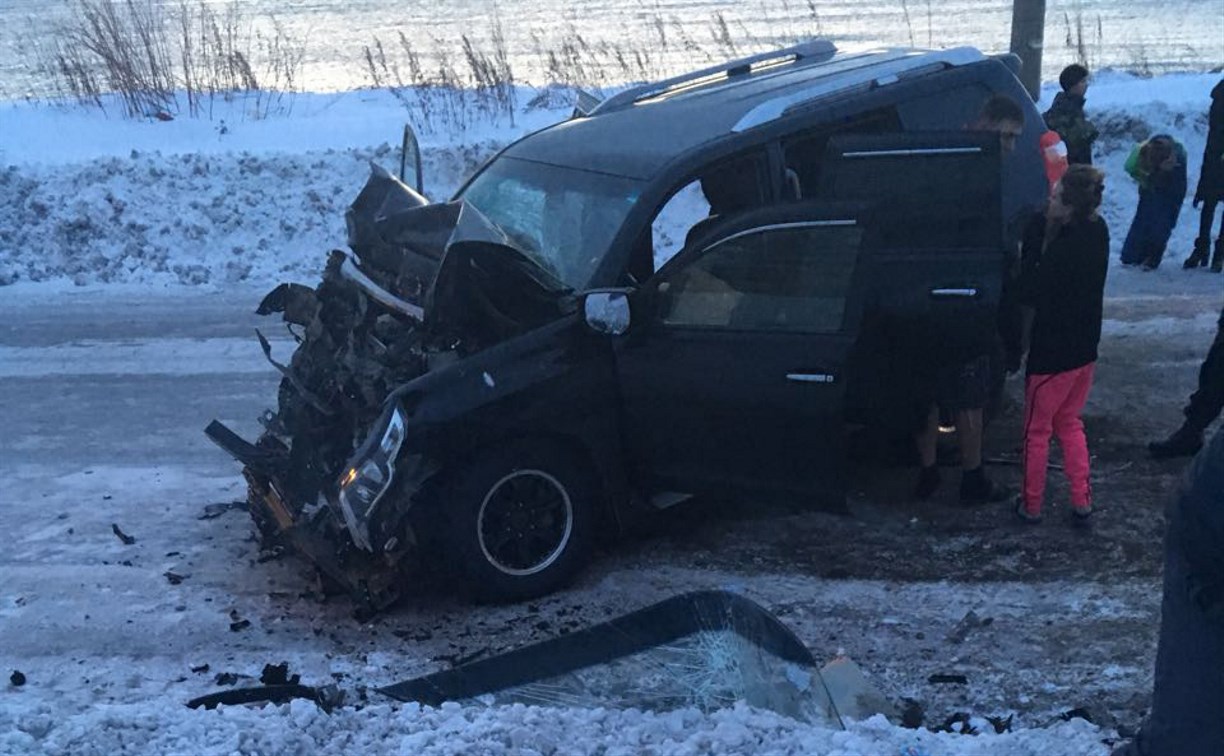 Пьяный водитель врезался на джипе в пассажирский автобус