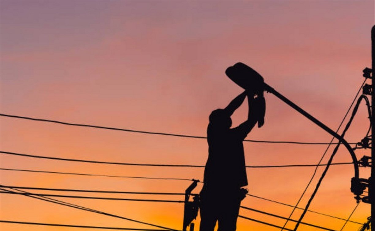 Прокуратура заставила дорожников сделать тротуары и освещение в Холмске ...