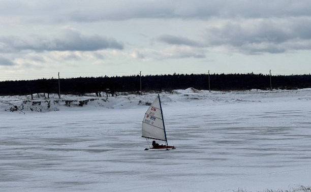 Редкие кадры: сахалинские буеристы устроили гонки на льду