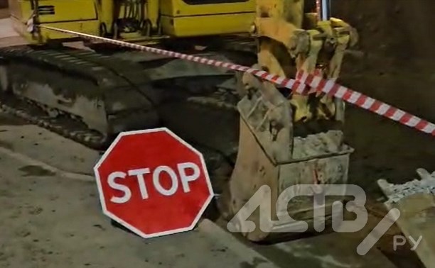 Тянули газопровод, пробили водопровод: в Долинске без водоснабжения остались три дома