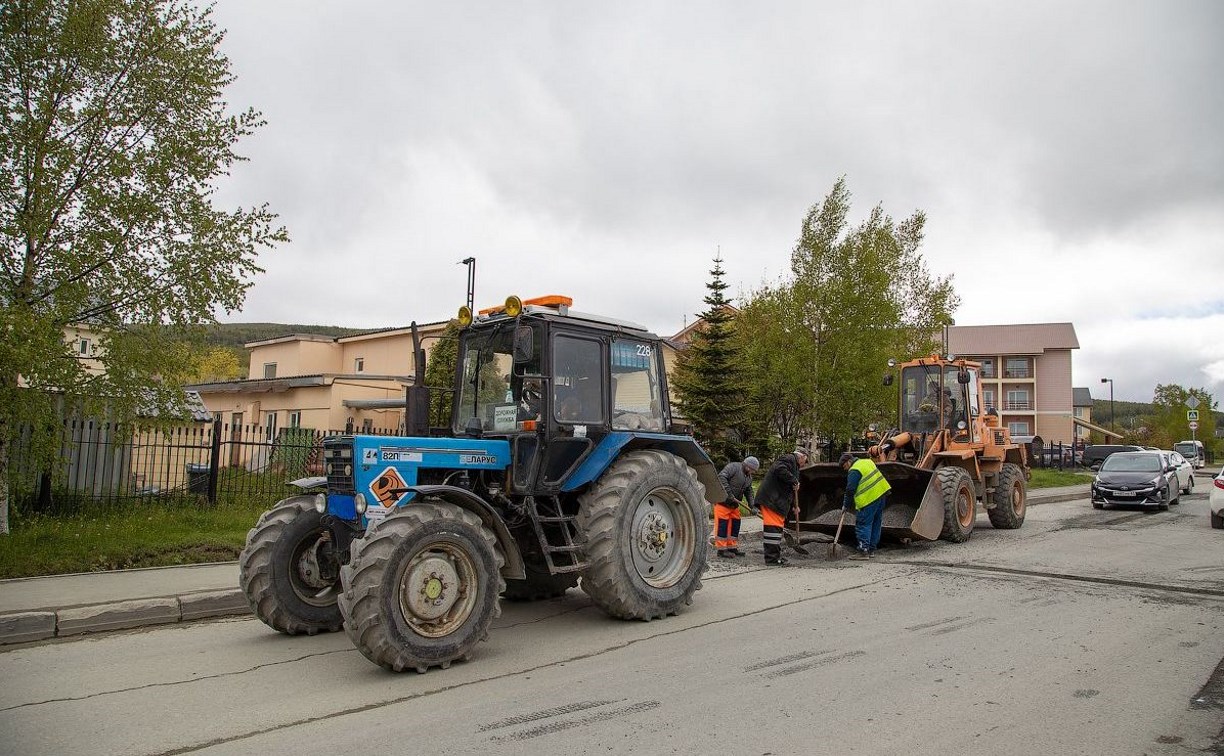 В Южно-Сахалинске ремонтируют участки улиц Зимы, Комсомольской и Чехова