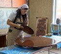 От стюардессы до столяра: как многодетная южносахалинка превратила хобби в дело жизни