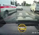 "Буханка" закрыла обзор: момент ДТП со скорой в Южно-Сахалинске сняли с другого ракурса
