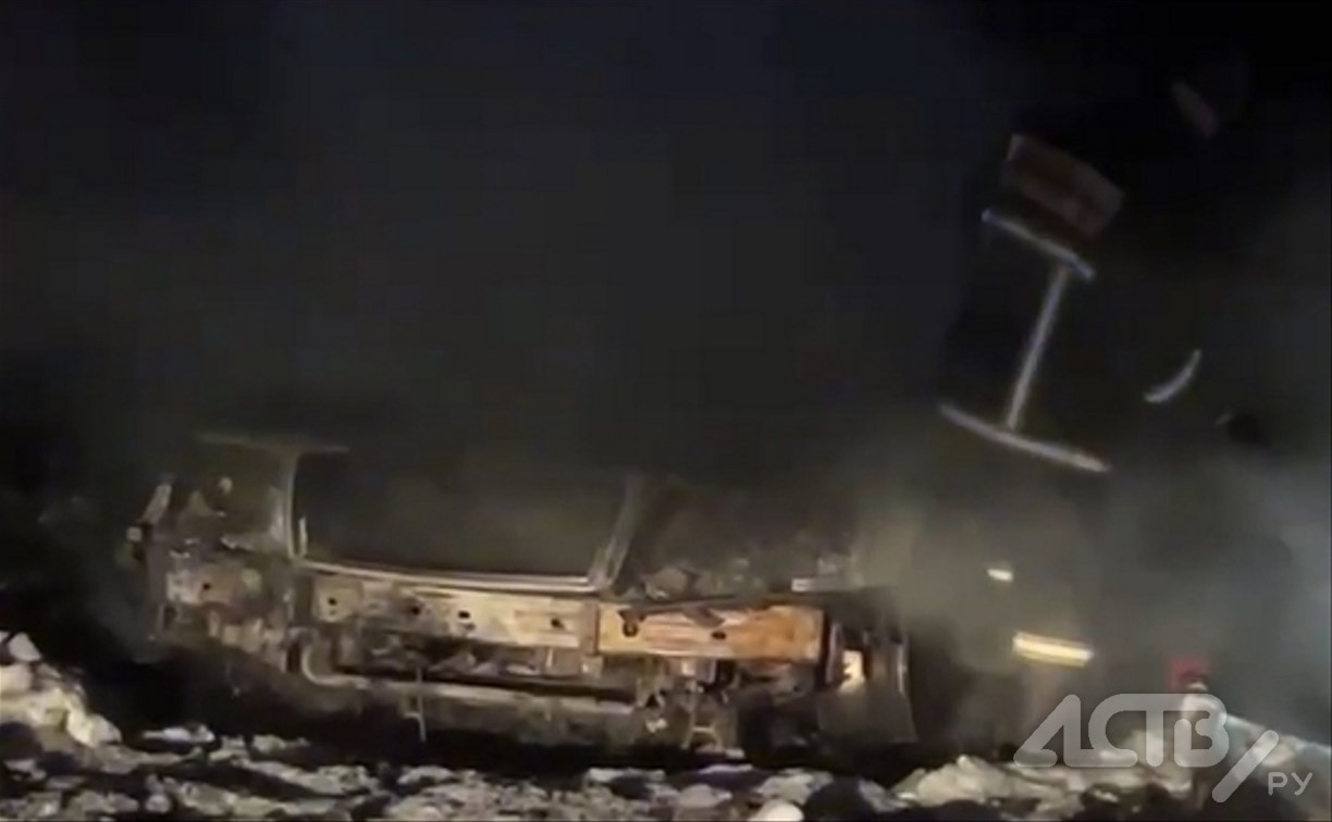 Появилось видео со сгоревшими автомобилями в Углегорском районе
