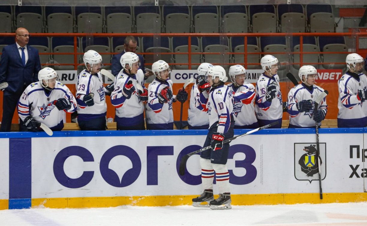 Сахалинцы прилетели в Хабаровск, чтобы поддержать хоккеистов на матче с "Амурскими тиграми"