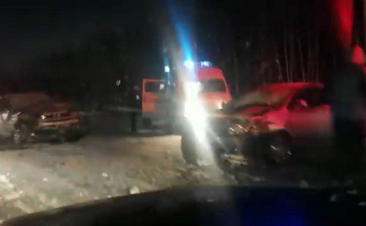 Два человека пострадали при столкновении трех авто в районе села Такое