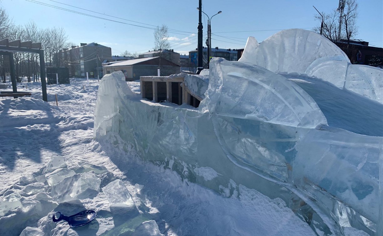 Вандалы разрушили ледовый городок в Аниве