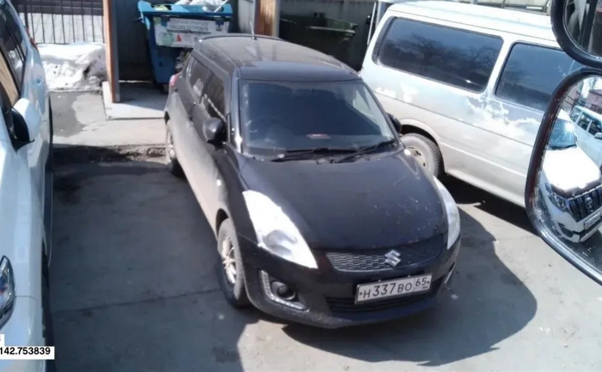 В Южно-Сахалинске автолюбители вновь блокируют проезд мусоровозам