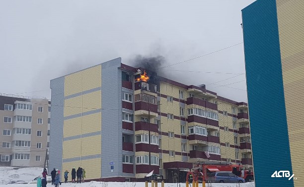 Квартира жителя Холмска сгорела в День защитника Отечества