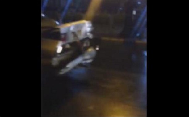 Автомобиль такси попал в ночную аварию в центре Южно-Сахалинска