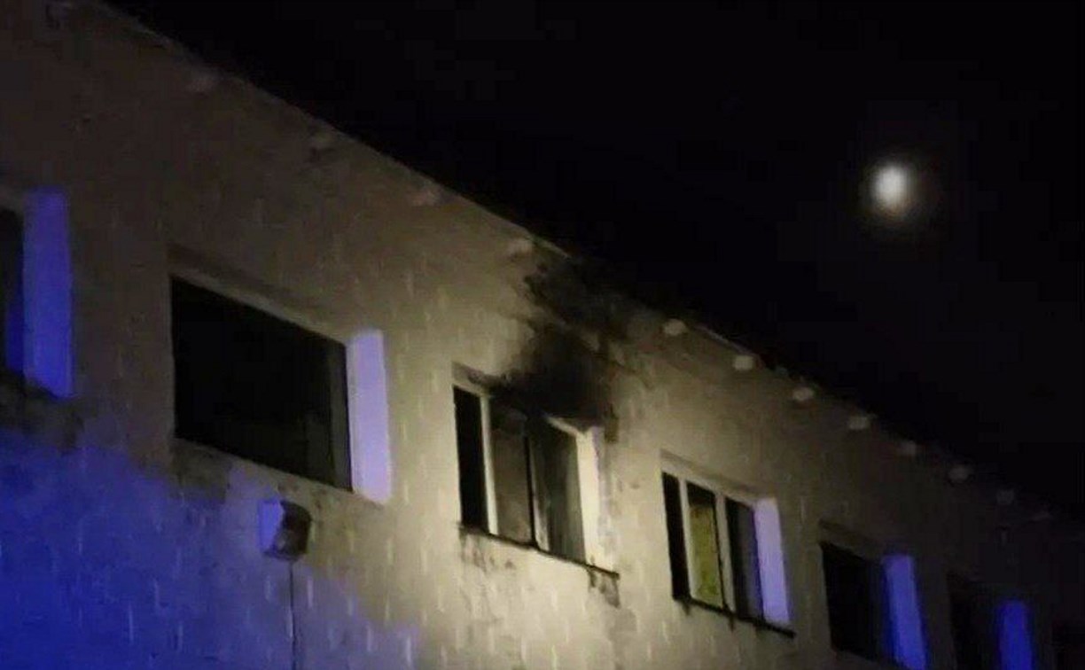 В Тымовском ликвидировали пожар в заброшенной бане