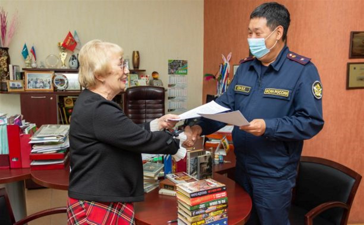 Сахалинская областная библиотека подарила заключенным 200 книг 