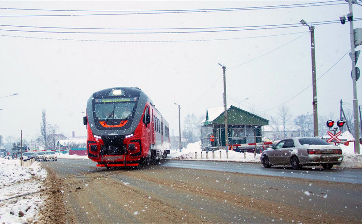 За год на Сахалине автомобили четыре раза сталкивались с поездами