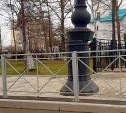 В Южно-Сахалинске "поехал" фонарный столб