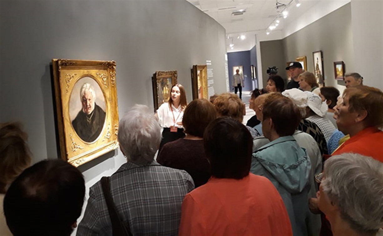Сахалинские пенсионеры осмотрели картины Репина и Шишкина