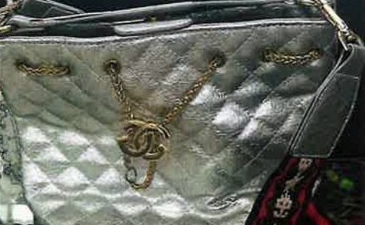 Ненастоящие сумки Chanel изъяли из торгового центра в Южно-Сахалинске Ненастоящие сумки Chanel изъяли из торгового центра в Южно-Сахалинске
