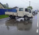 Легковушка уходила от погони в пригороде Южно-Сахалинска и протаранила грузовик