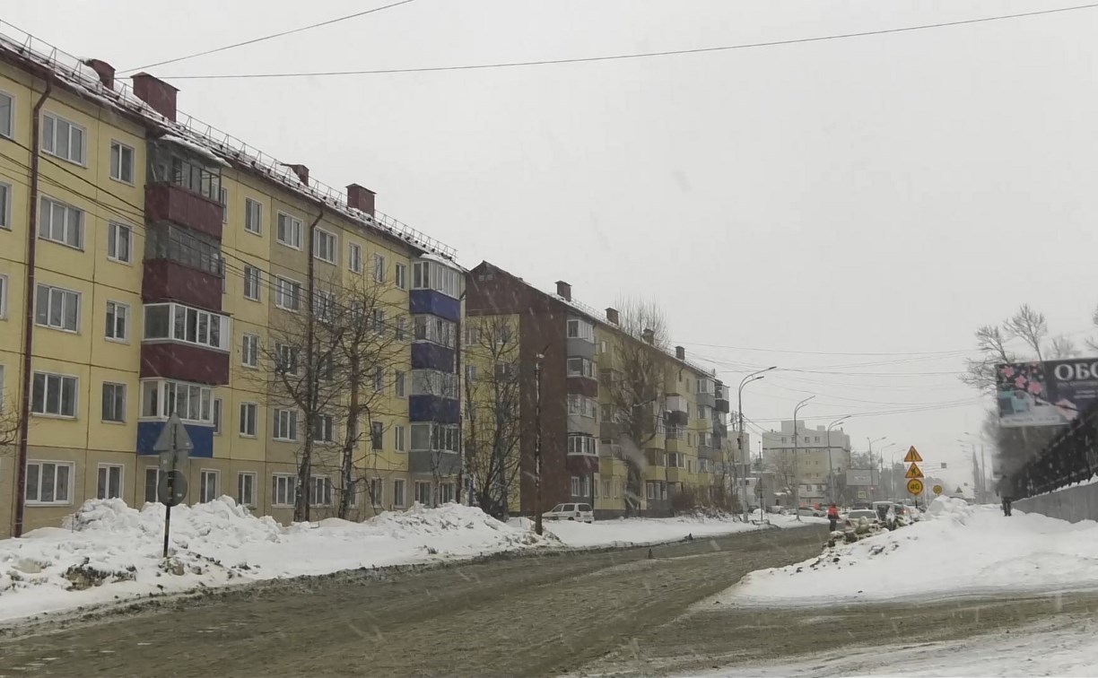 Положить асфальт на ул. Комсомольской в Южно-Сахалинске пообещали в этом году