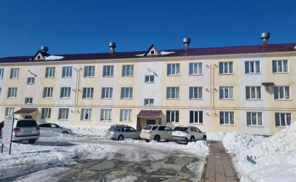 В Дальнем проверили кровлю дома, с которого упала наледь на 4-летнюю девочку 