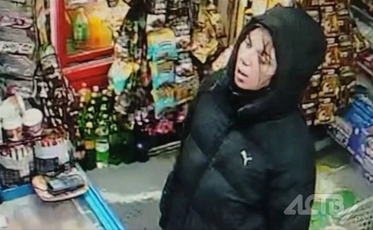 Личность женщины, которая может быть причастна к краже у таксиста, устанавливают в Южно-Сахалинске