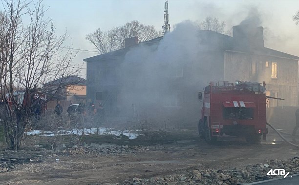 Квартира загорелась в двухэтажке на улице Украинской в Южно-Сахалинске