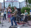 Рок-группа «Перекресток» выступила на городской площади Южно-Сахалинска