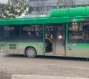 В Южно-Сахалинске экскаватор выбил дверь в пассажирском автобусе 