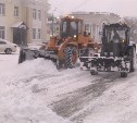 Снегоуборочные машины вышли на улицы Южно-Сахалинска