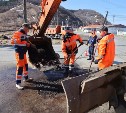 Ранний ремонт дорог после зимы стал на Сахалине традицией